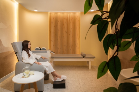 Кресло магнитной стимуляции в санатории Веста.png